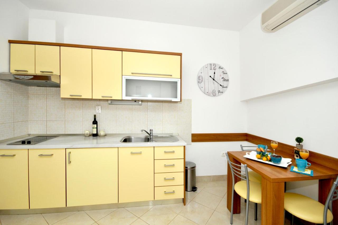 Apartments Penic Trogir Exterior foto