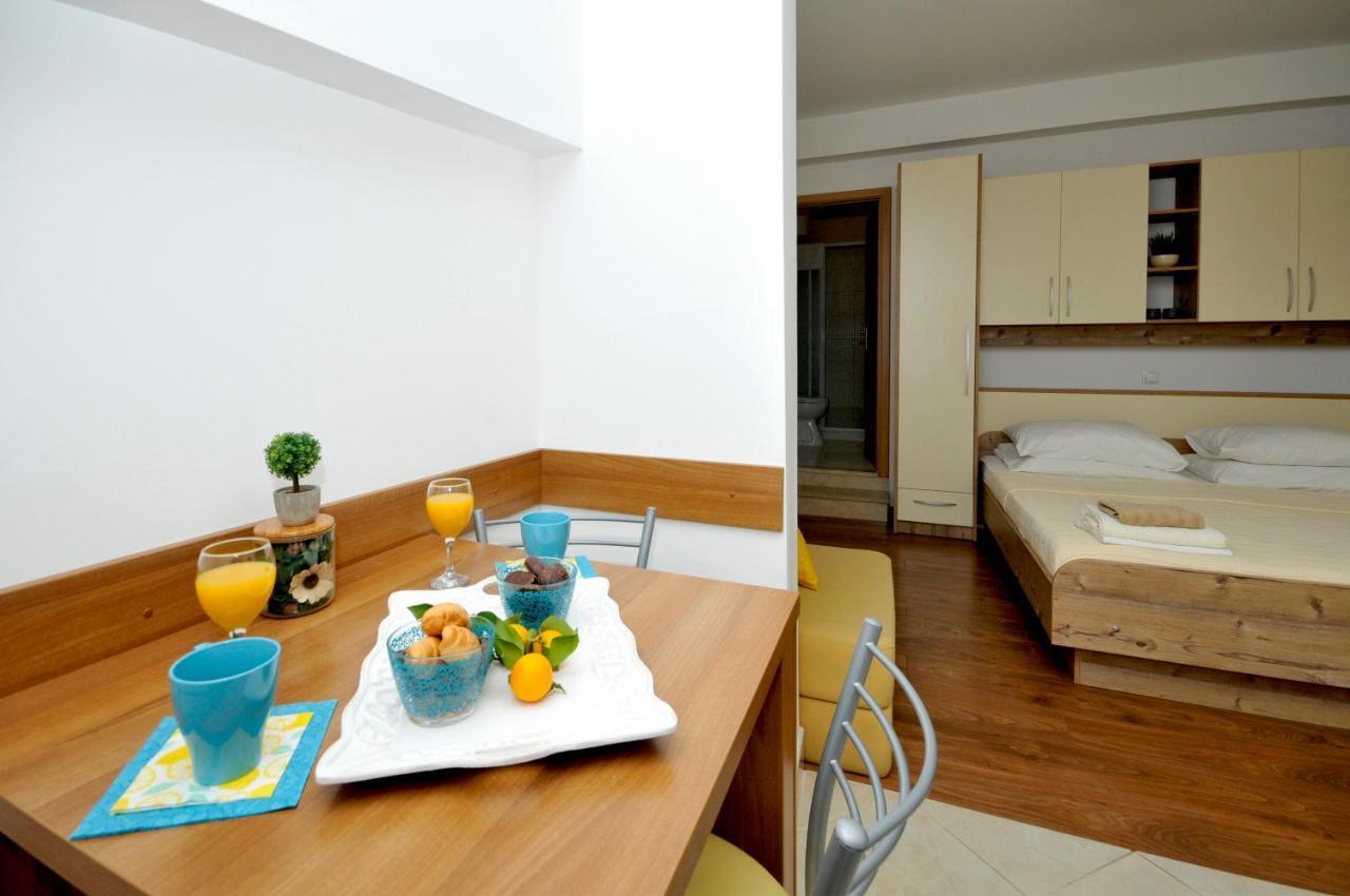 Apartments Penic Trogir Exterior foto