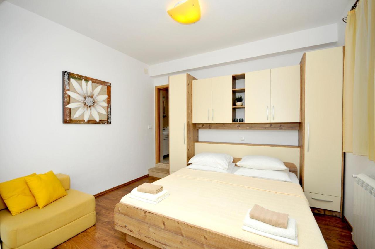 Apartments Penic Trogir Exterior foto