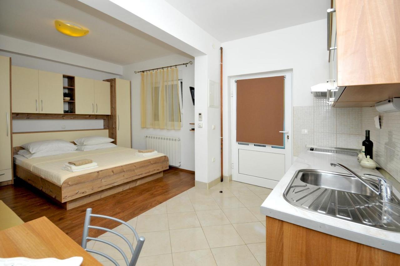 Apartments Penic Trogir Exterior foto