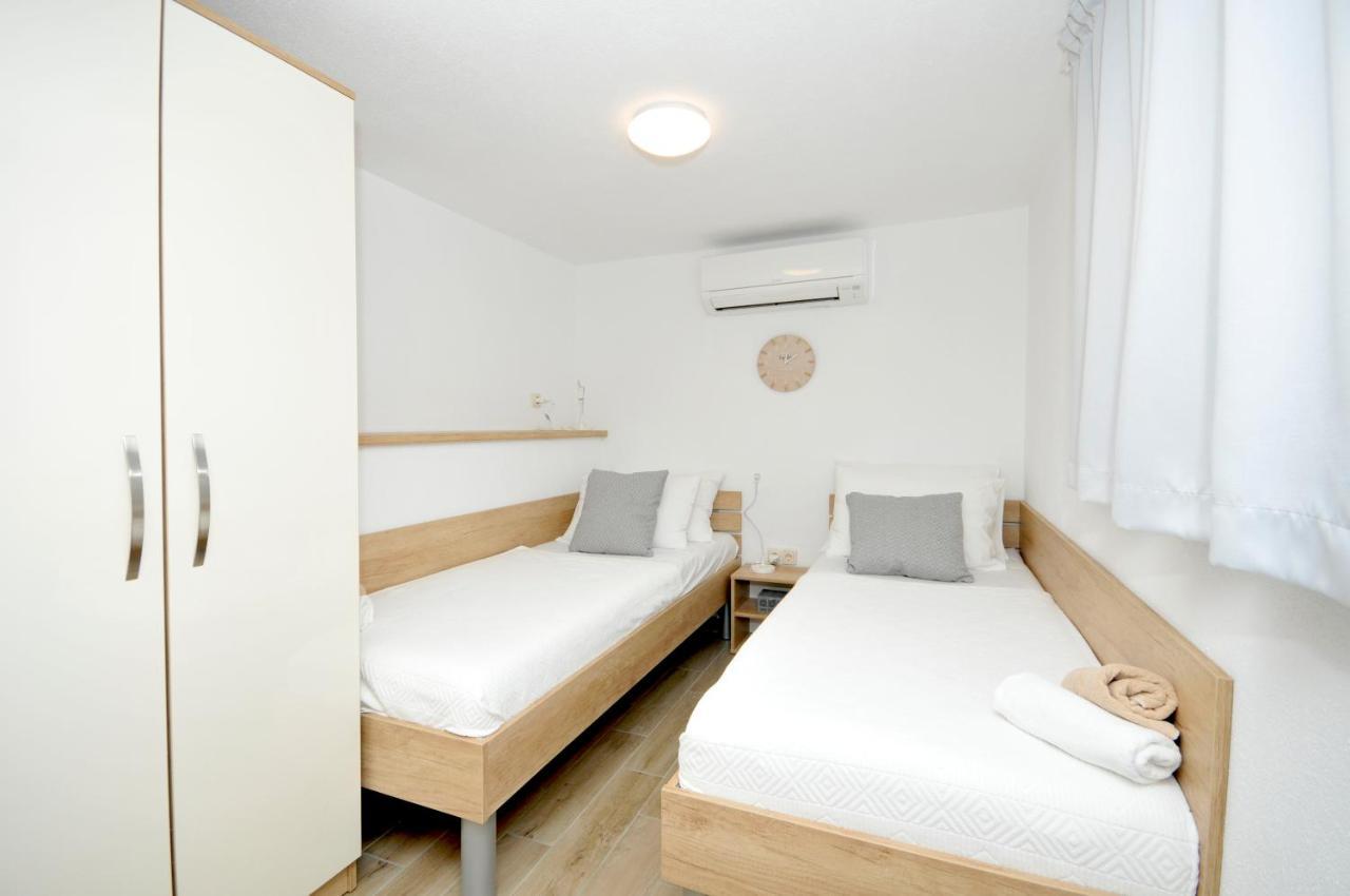 Apartments Penic Trogir Exterior foto